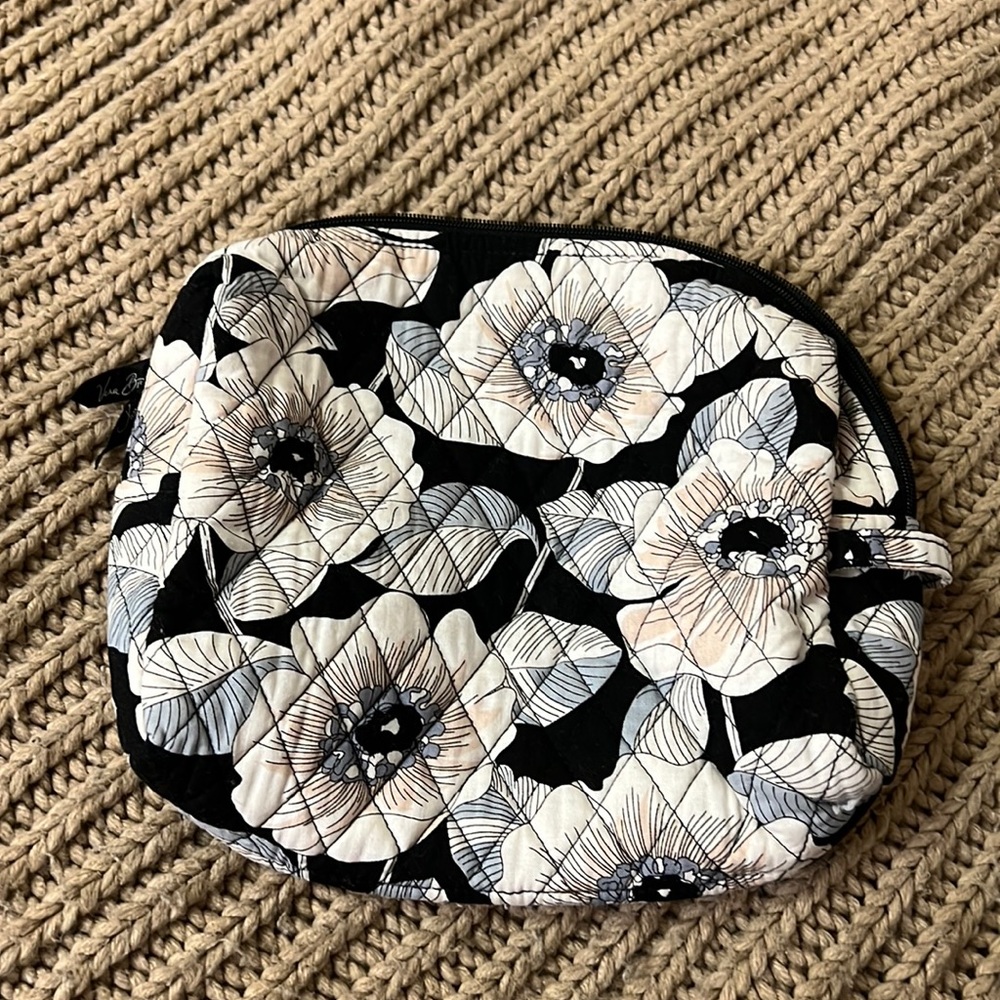 Vera Bradley women cosmetics bag new no tags